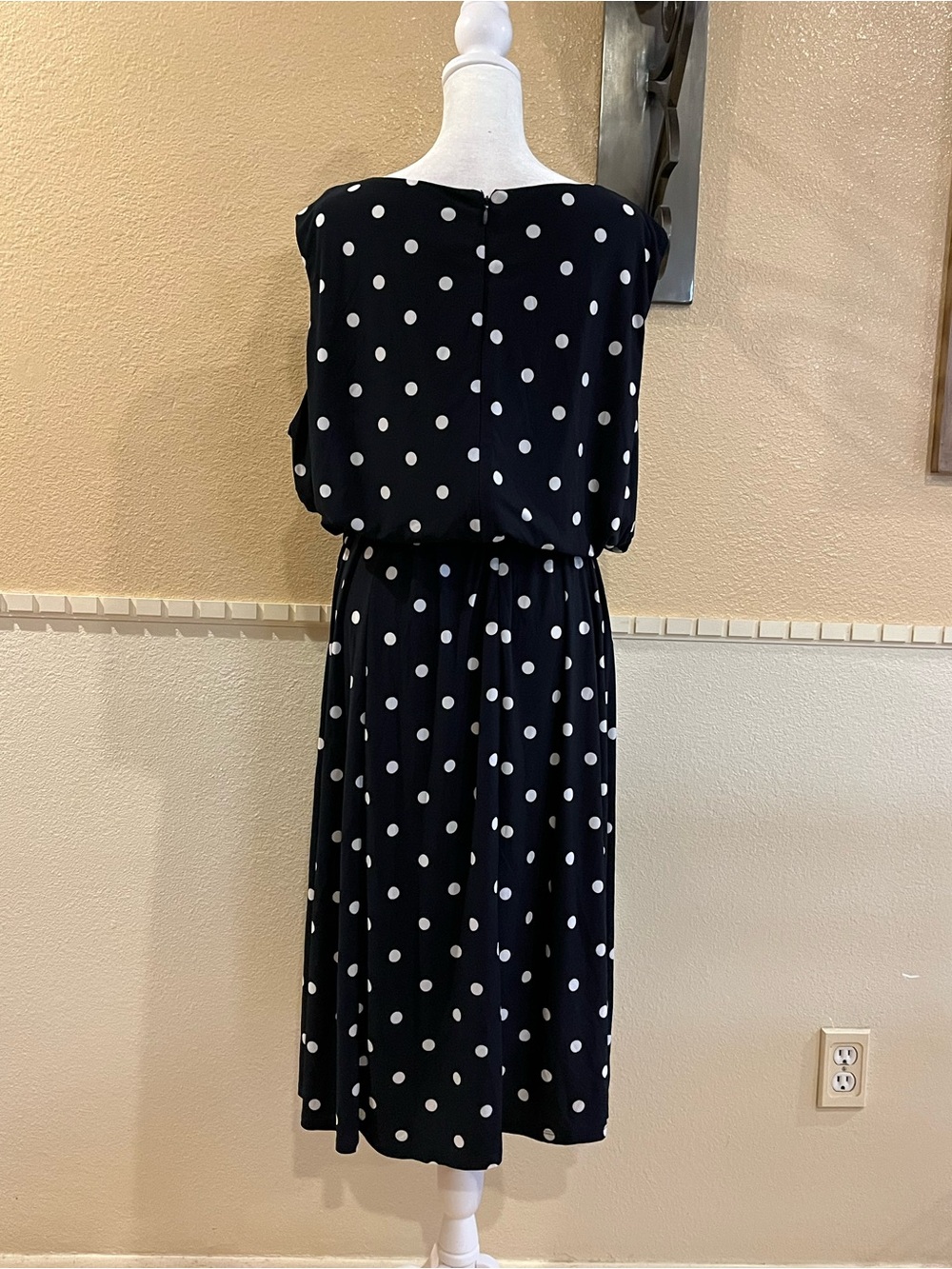 Anne Klein polka dot long dress Sleeveless, belted. Stretchy. Black and white 3X - Picture 3 of 9